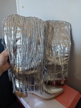 Women's Sz 8.5 Silver Fringe Boots